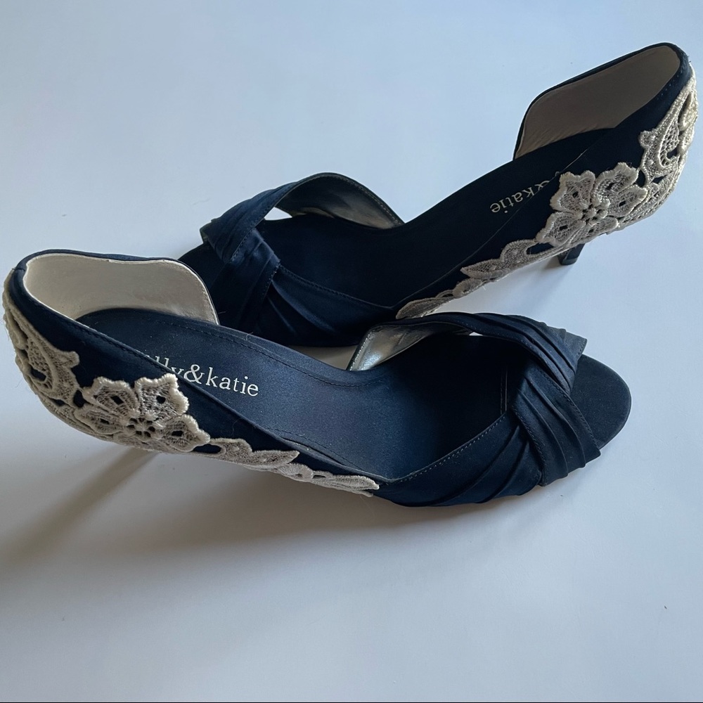 Kelly & katie custom made navy wedding shoe with white lace detail size 8M